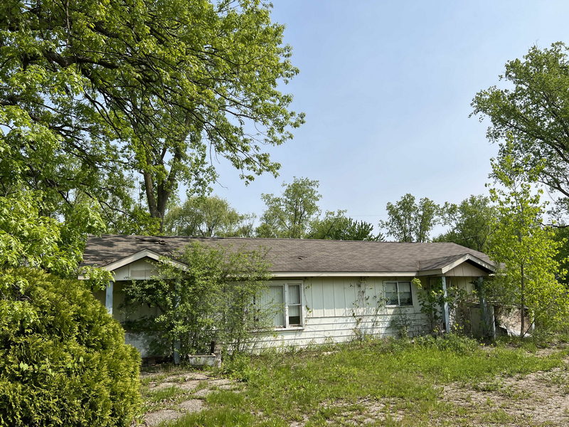 Oak Grove Motel - May 21 2023 Photo (newer photo)